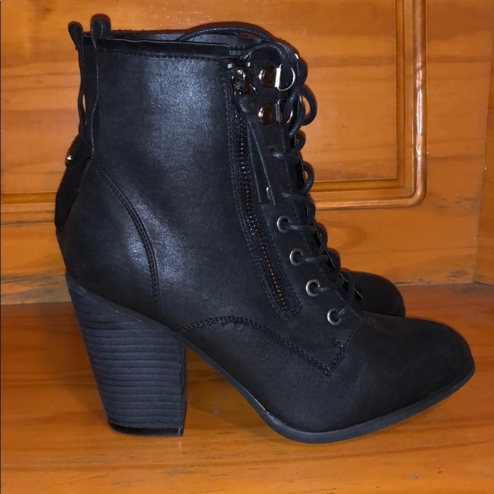 Daisy Fuentes Boots